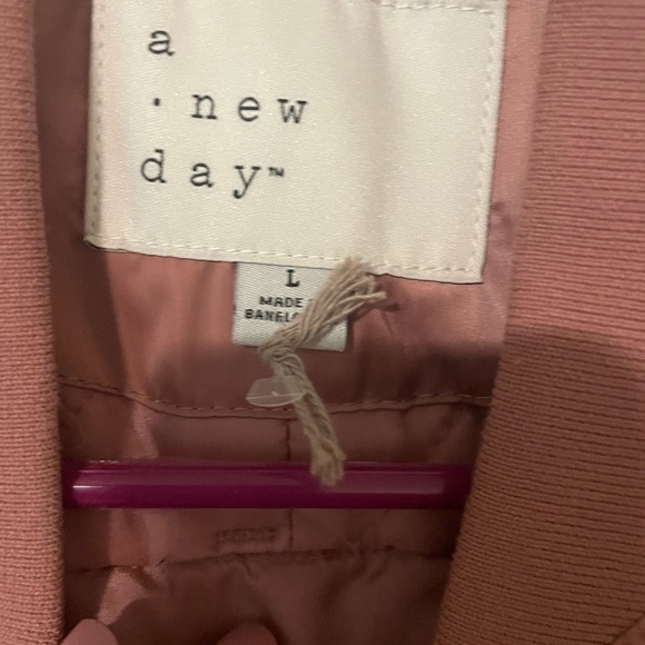 NWT Women's Berry Pink Bomber Jacket Water‎ Resistant cute detail in back Sz L - Picture 5 of 7